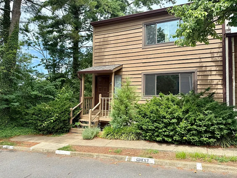 319 Harvest Dr — Photo 1
