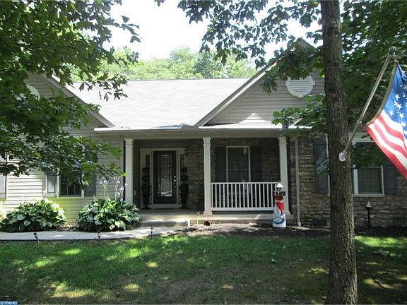 2nd image of 6 Jasmine Dr