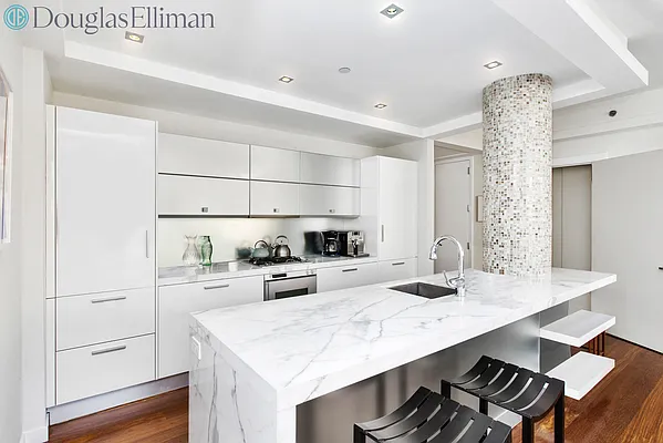 Rented by Douglas Elliman | media 16