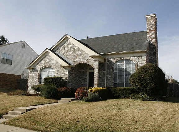 2nd image of 1325 E Miller Dr