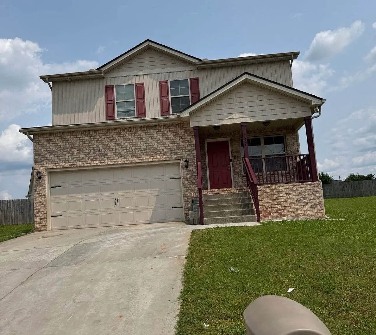 4 bed, 2.5 bath, 1600 sqft, $2,400 — Photo 1