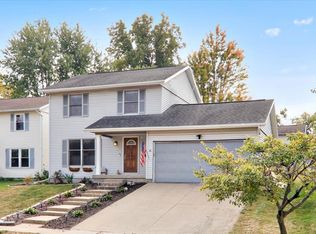 8 Haney Ct, Bloomington, IL 61701