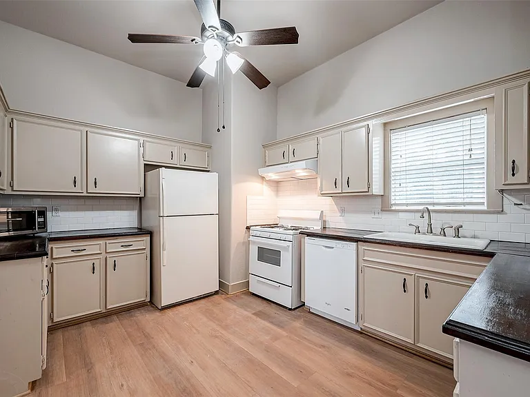 1216 Campbell St — Photo 19