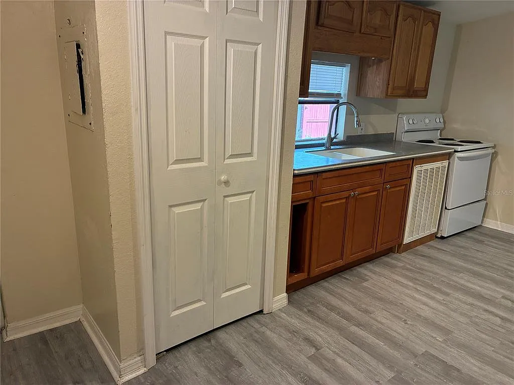 1 bed, 1.0 bath, 780 sqft, $1,350 — Photo 2