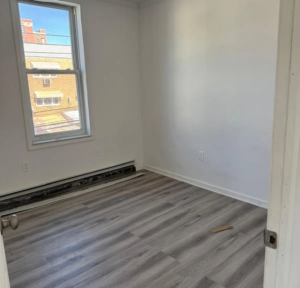 6 bed, $4,500 — Photo 1