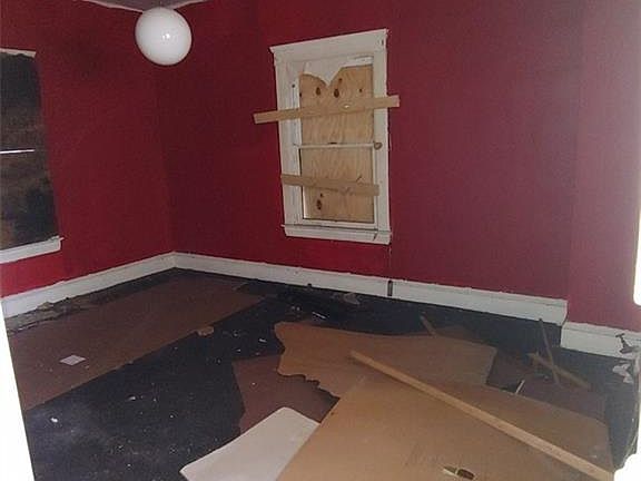4th image of 10932 Massie Ave