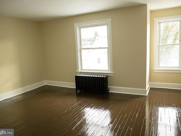 2nd image of 589 E Chestnut St
