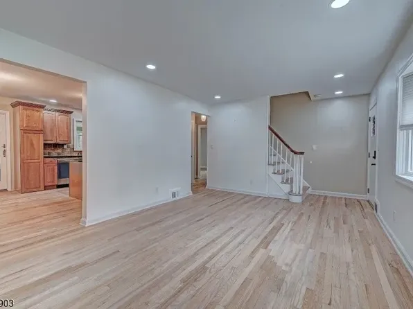 9 Park Dr, Livingston, NJ 07039