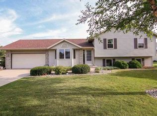 409 Tyanna Ct, Cottage Grove, WI 53527