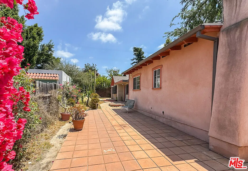 3 bed, 2.5 bath, 1566 sqft, $5,750 — Photo 3