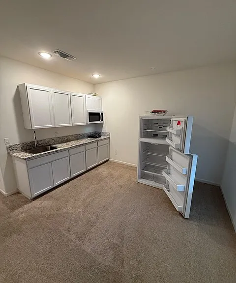 932 Derbyshire Ln — Photo 5