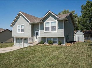 1702 W Pelham Path, Raymore, MO 64083