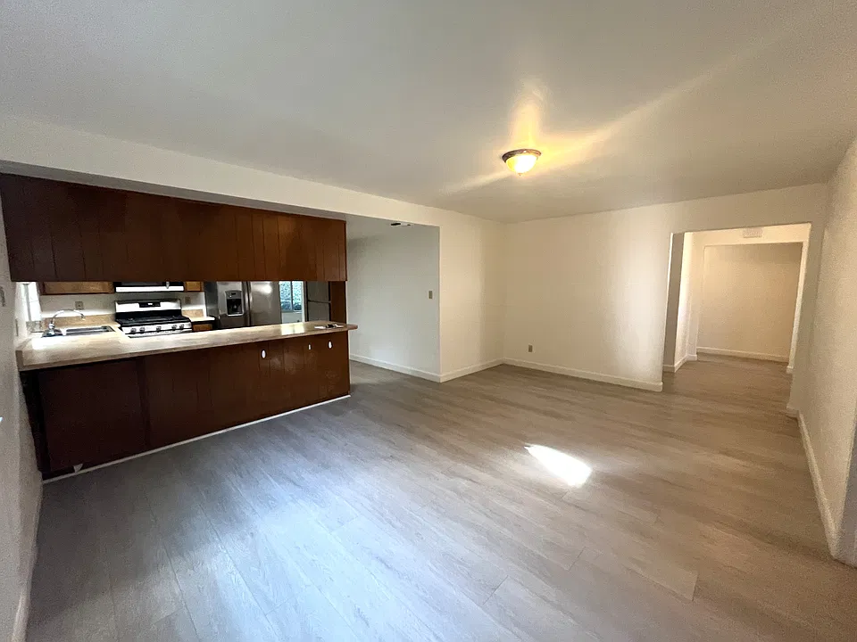 3339 Laguna Ave
