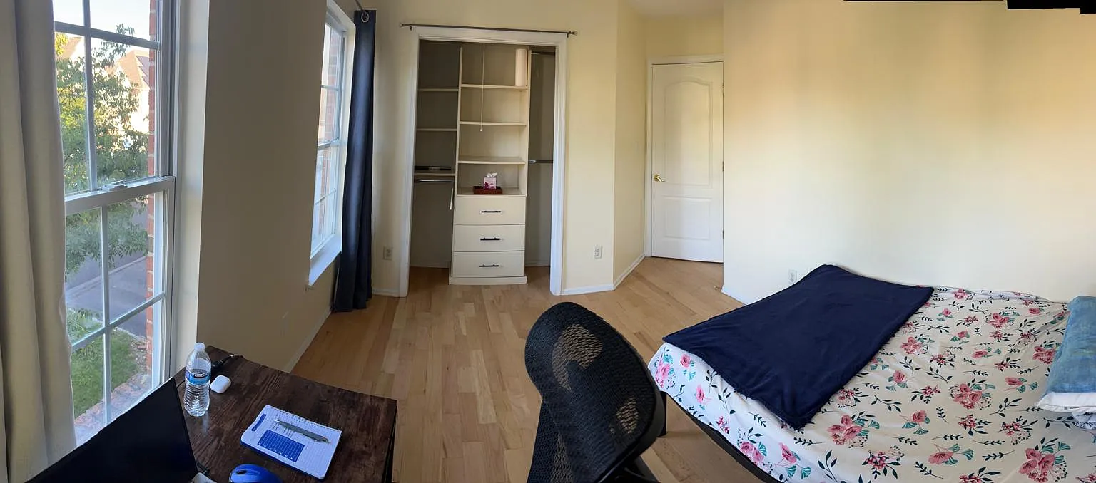 4 bed, 3.5 bath, 2374 sqft, $1,000 — Photo 4