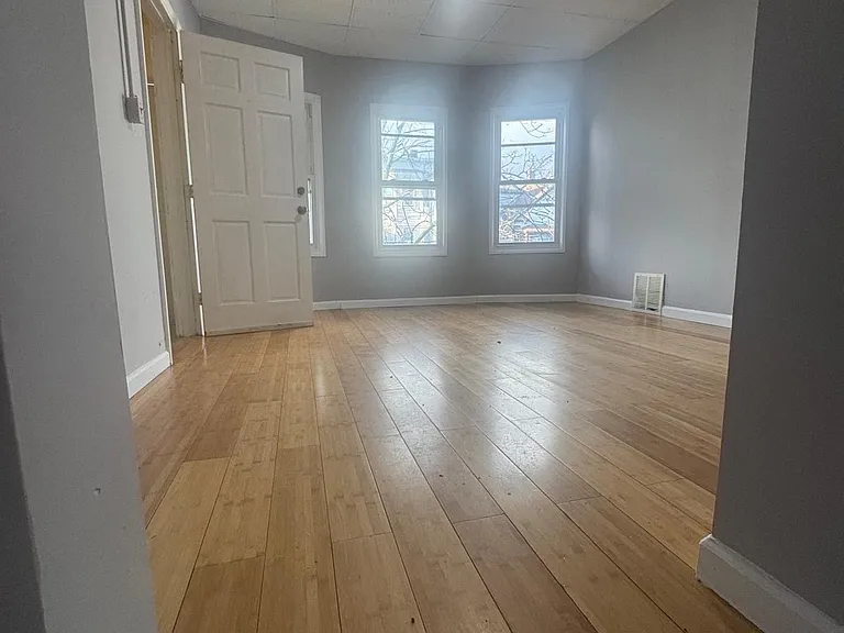 52-54 Ives Ct — Photo 5