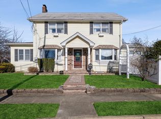 1 Lexington Ave, Malverne, NY 11565
