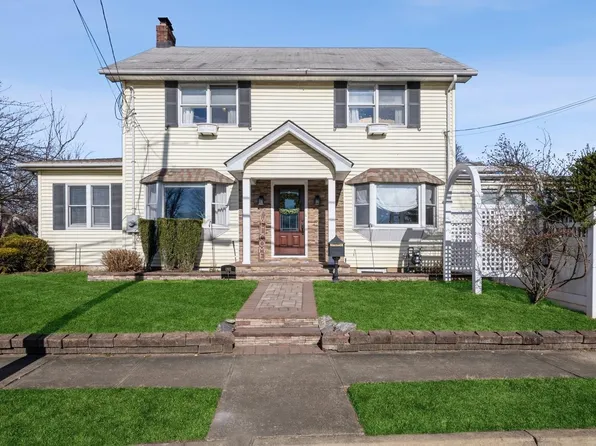 1 Lexington Avenue, Malverne, NY 11565