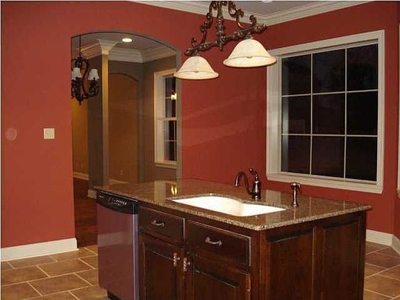 4th image of 111 N Montauban Dr