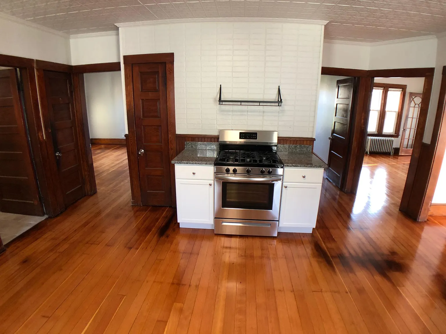 3 bed, 1500 sqft, $2,500 — Photo 4