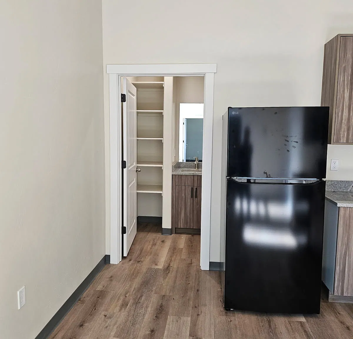 1 bed, $1,000 — Photo 4