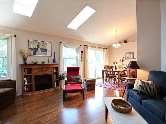 4th image of 52 Orchard St
