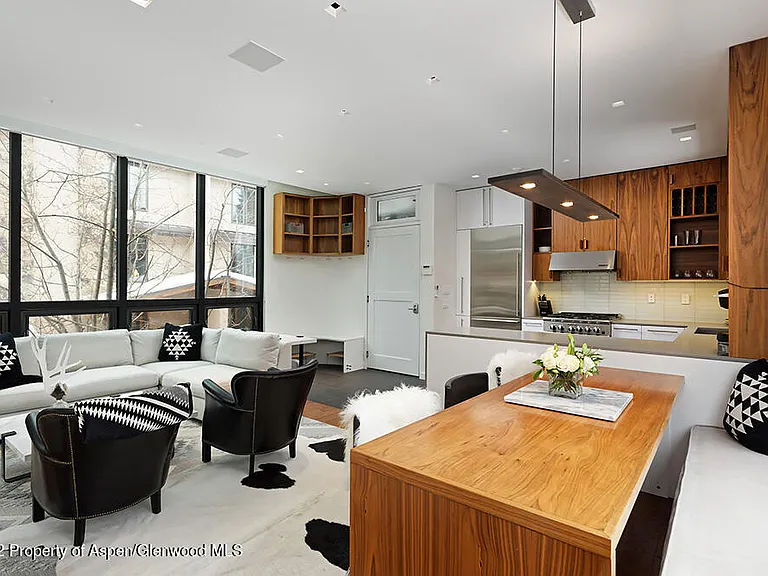 623 S Monarch St #C — Photo 4