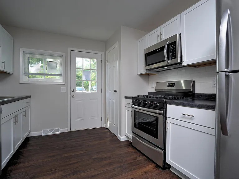 611 Lincolnway E #B — Photo 4