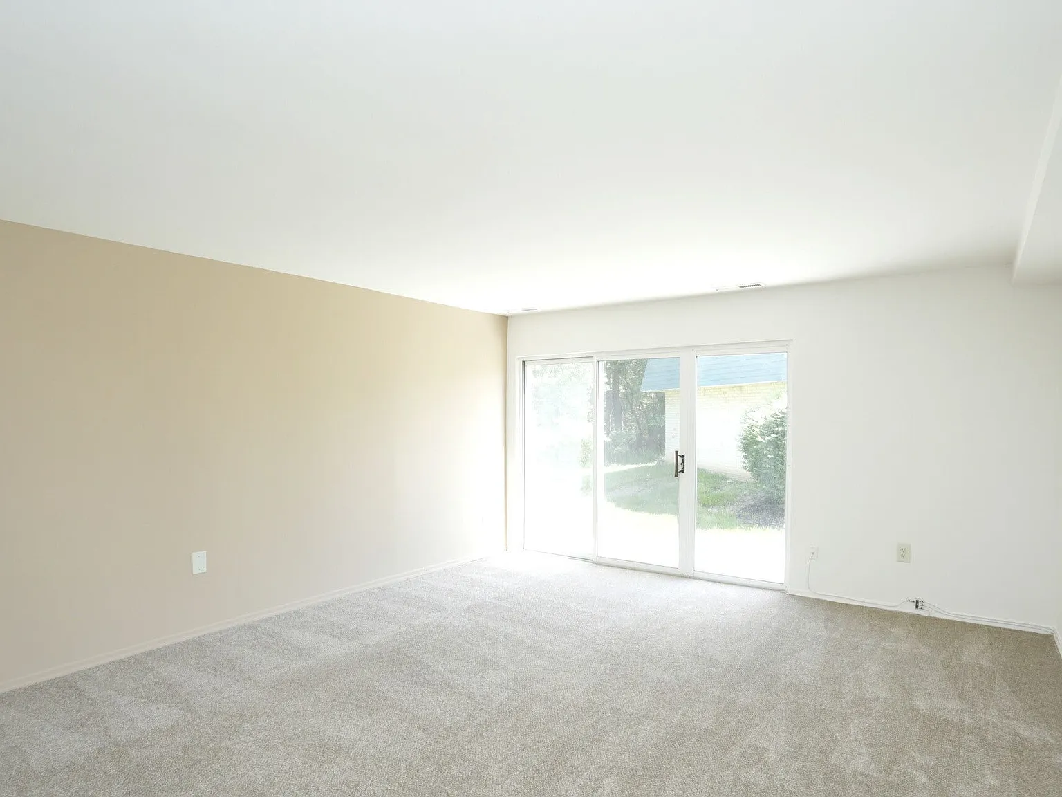 Claridge Court Apartments — Photo 3