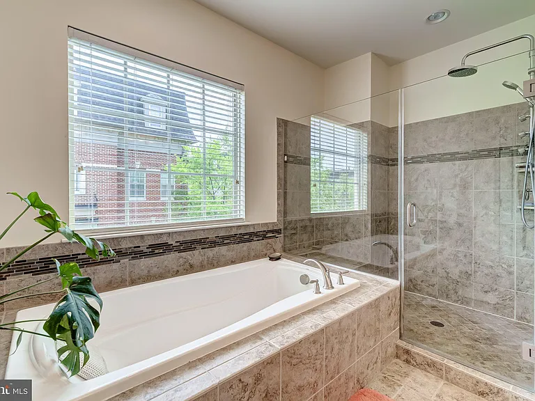 510 Overlook Park Dr #32 — Photo 40