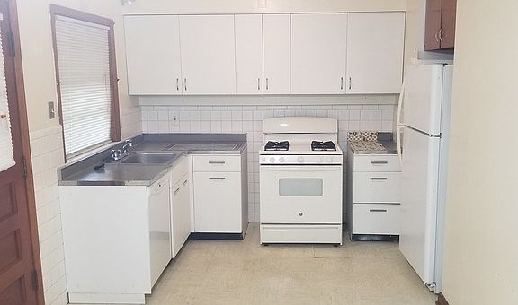 3rd image of 320 Ward Dr