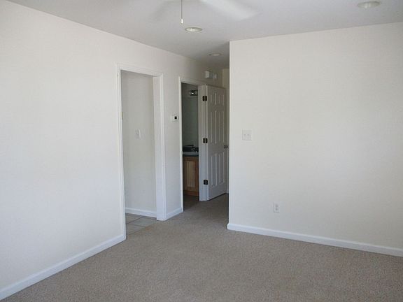 4th image of 402 Johns Way