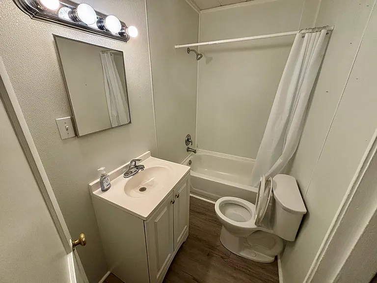 315 Ritchey St — Photo 9