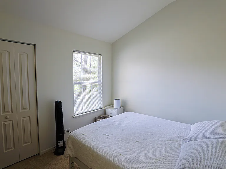 1049 Talbots Ln — Photo 15