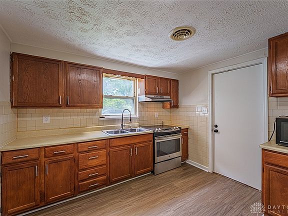 4th image of 3400 Earlham Dr