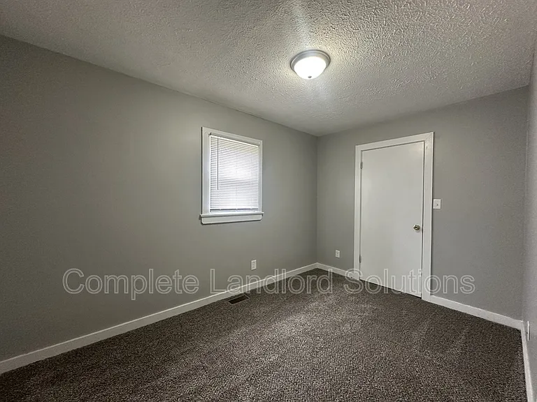 1358 Chestnut St #2 — Photo 2