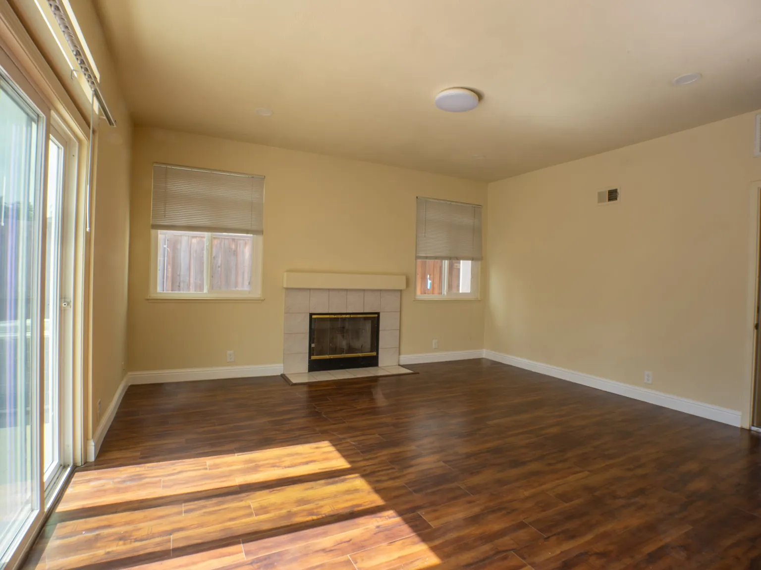 4 bed, 2300 sqft, $5,450 — Photo 4