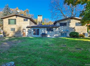 35163 Dumbarton St, Harrison Township, MI 48045