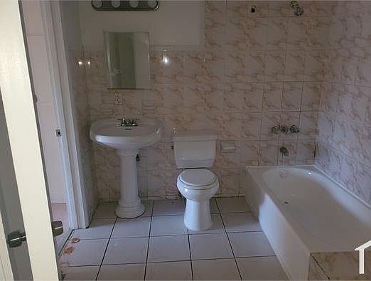 4th image of 13300 NE 6th Ave #204