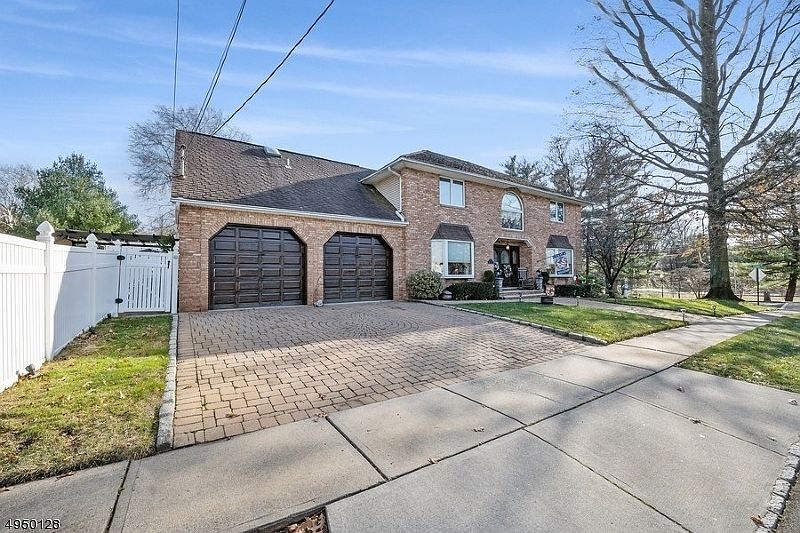2nd image of 5 Maple Pl