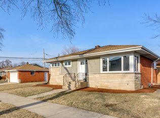 7076 W Birchwood Ave, Niles, IL 60714