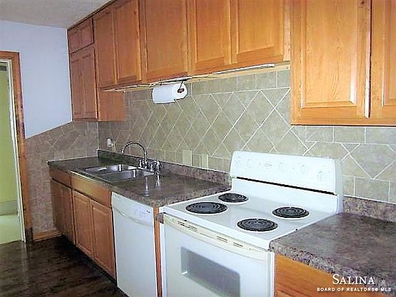 3rd image of 335 S Connecticut Ave