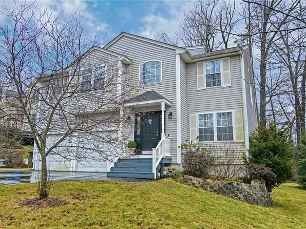10 Acorn St, Cumberland, RI 02864