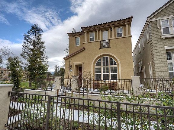 2nd image of 4667 Torrey Pines Cir