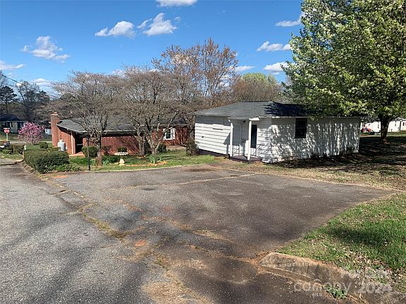 4th image of 324 Hollins St
