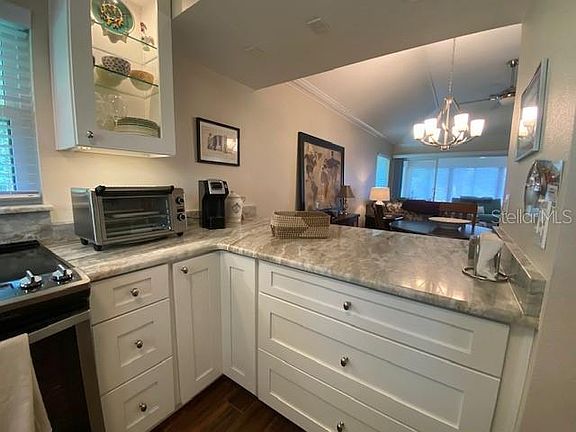 4th image of 1024 Villa Ln #12