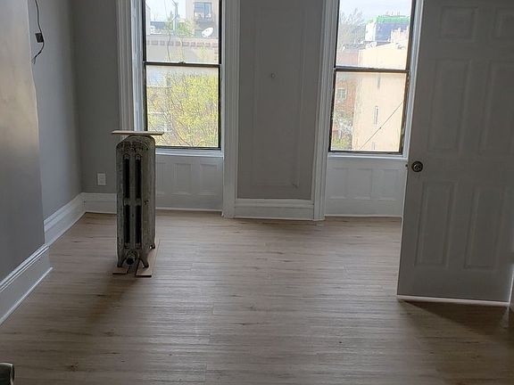 5th image of 187 Hart St Floor 3