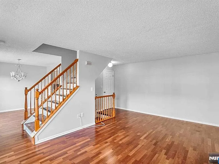 100 Callahan Ct — Photo 9