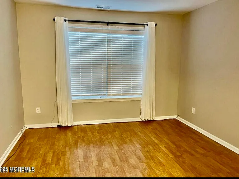102 Wedgewood Cir — Photo 13
