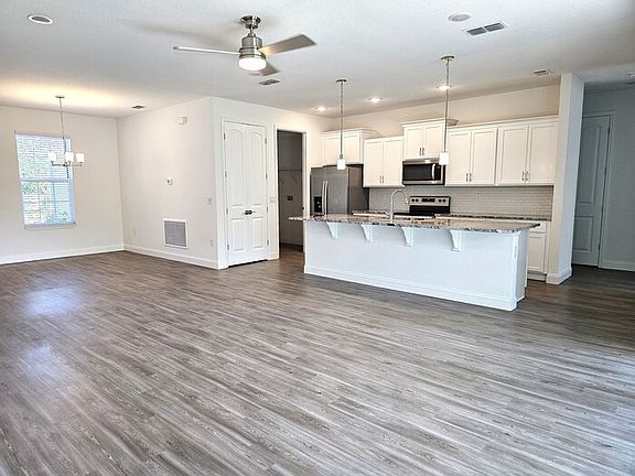 3rd image of 34 Whittington Dr