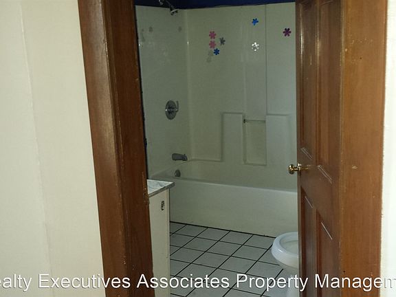 4th image of 3922 Catalpa Ave